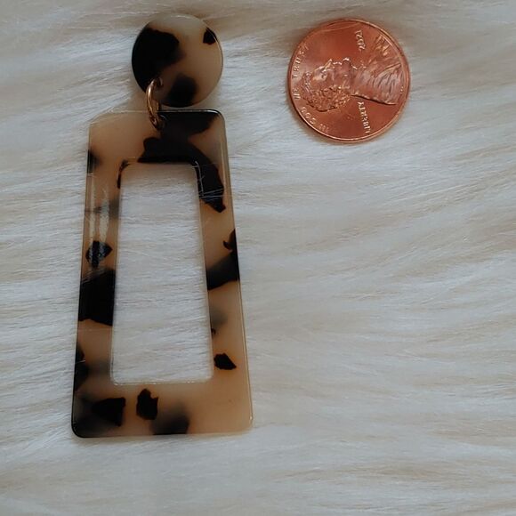 New Tortoise Shell Dangle Earrings - Picture 2 of 3